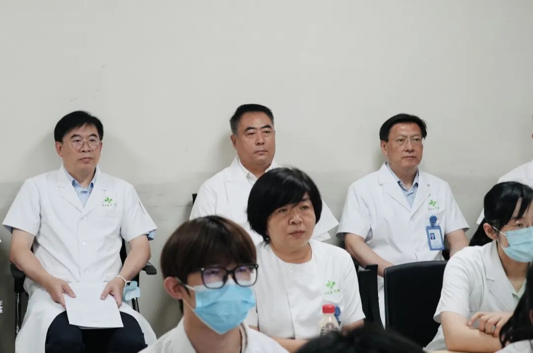 组织召开听课反馈会
