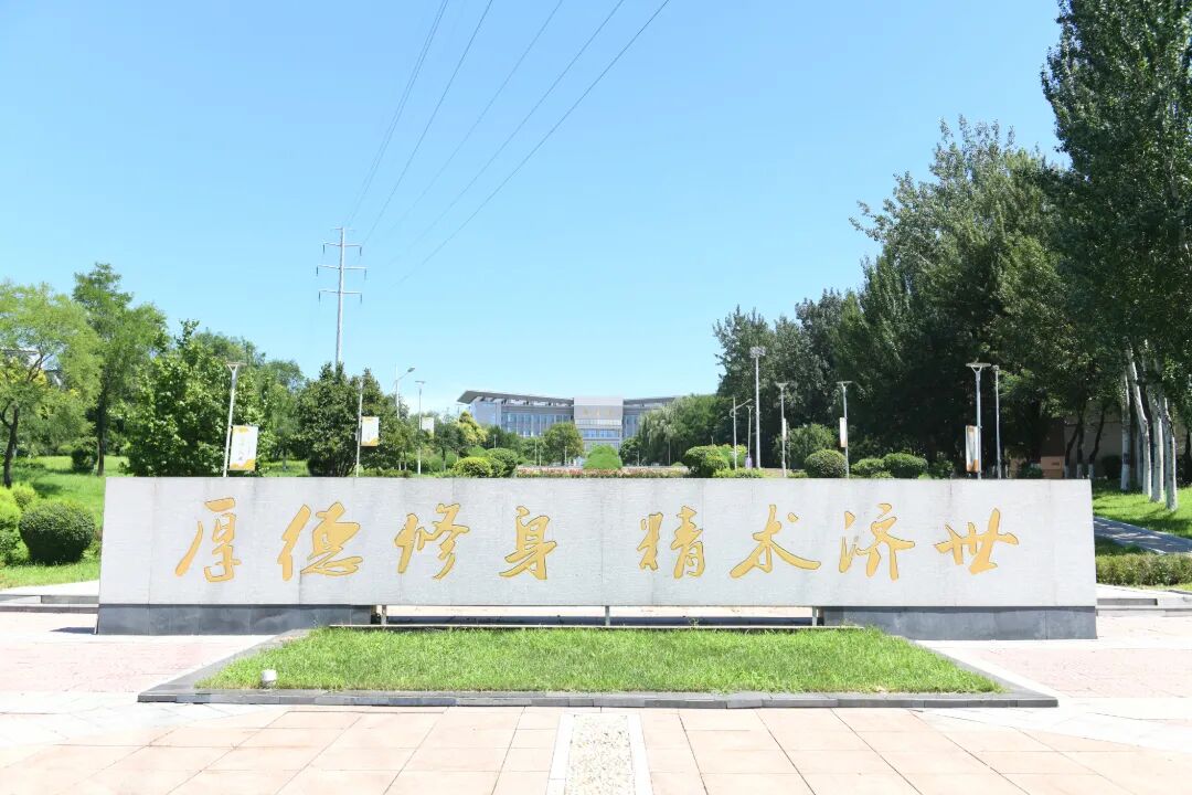 轻拂校园每一个角落